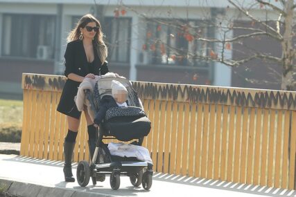 Nedoumice mnogih roditelja: Evo kad je pravo vrijeme za šetnju sa malom bebom