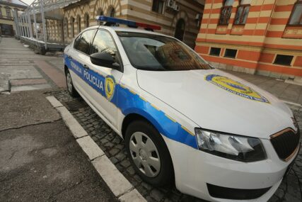 Policija traga za počiniocima: U Brčkom ZAPALJENA ZASTAVA BiH na zgradi institucije Distrikta