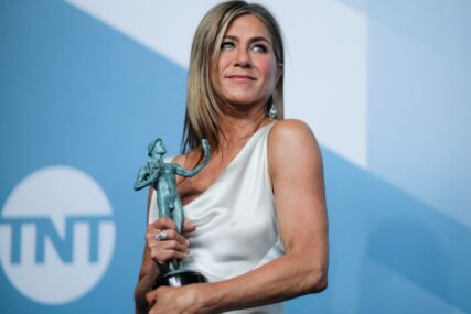 "PLAKAO SAM DANIMA" Loša iskustva bivših momaka Dženifer Aniston nakon raskida sa njom