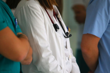 Virus koji je POKOSIO MALIŠANE: Djeci usta puna afti, na rukama i nogama plikovi, evo o čemu se radi