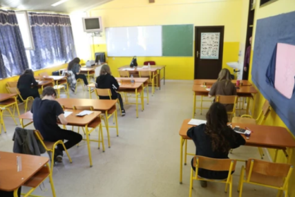 Alarmantna situacija u školama: Učenici nemaju osnovne higijenske uslove, UNIFORME PERU NASTAVNICI