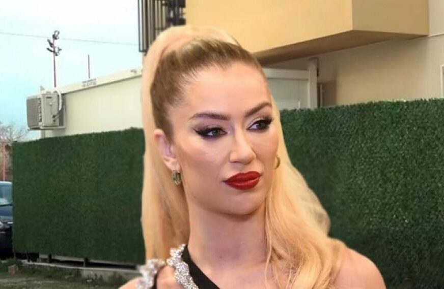 (FOTO) OTAC JOJ JE ČUVENI UMJETNIK Bio je u vezi sa poznatom glumicom, kažu da je Tea njegova kopija