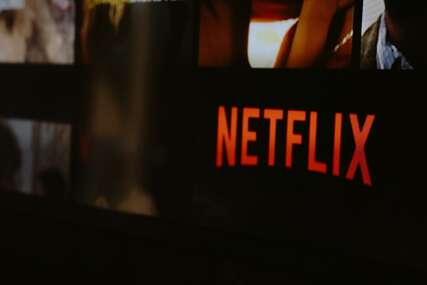 (VIDEO) TRENUTNI HIT Ova romantična komedija je najgledaniji film na Netfliksu