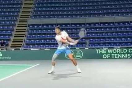 (VIDEO) TRENIRA PUNOM PAROM Novak Đoković se priprema za nastup sa reprezentacijom Srbije u Dejvis kupu
