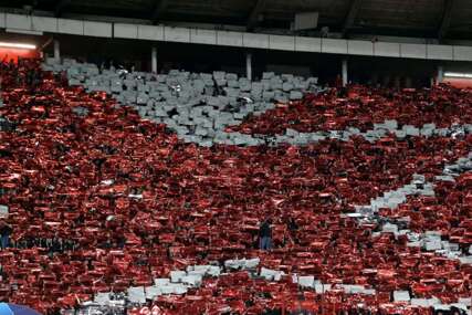(VIDEO, FOTO) DELIJE OKUPIRALE MILANO Navijači Crvene zvezde uprkos zabrani došli da podrže svoje pulene