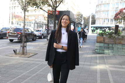 (VIDEO, FOTO) Elegantno izdanje bivše teniserke OSTAVLJA BEZ DAHA: Ana Ivanović prošetala se u crnom kompletu, a na licu je imala MINIMUM šminke