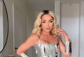 (FOTO) "KAO MILION DOLARA" Maja Berović objavila selfi sa odmora, dekolte u prvom planu