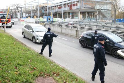 NESTALA BEBA IZ PORODILIŠTA Beč potpuno blokiran, policija na svakom ćošku, pretražuju se čak i kante za smeće