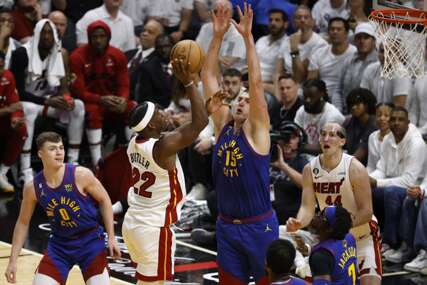 (FOTO) Zahuhtava se situacija oko trejda Batlera: Ekipa sa Floride u kontaktu sa nekoliko NBA timova