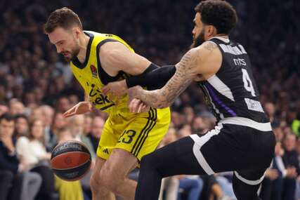 (FOTO) FENER UDARIO U CRNO-BIJELI ZID Partizan na krilima fantastičnog Vašingtona i vrhunske odbrane prekinuo seriju poraza