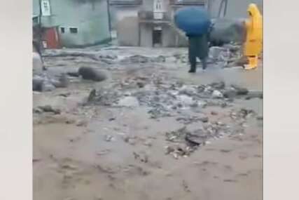 (VIDEO) KIŠA IZAZVALA NOVE PROBLEME U JABLANICI Stanovništvo u strahu da im voda ponovo ne uđe u kuće