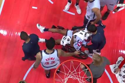 (VIDEO) Jeziva scena u NBA: Novajlija Vizardsa u kolicima napustio parket