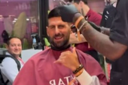 (VIDEO) Novak Đoković đuskao u FRIZERSKOM SALONU: Pustili mu naš poznati hit, oglasila se i PJEVAČICA