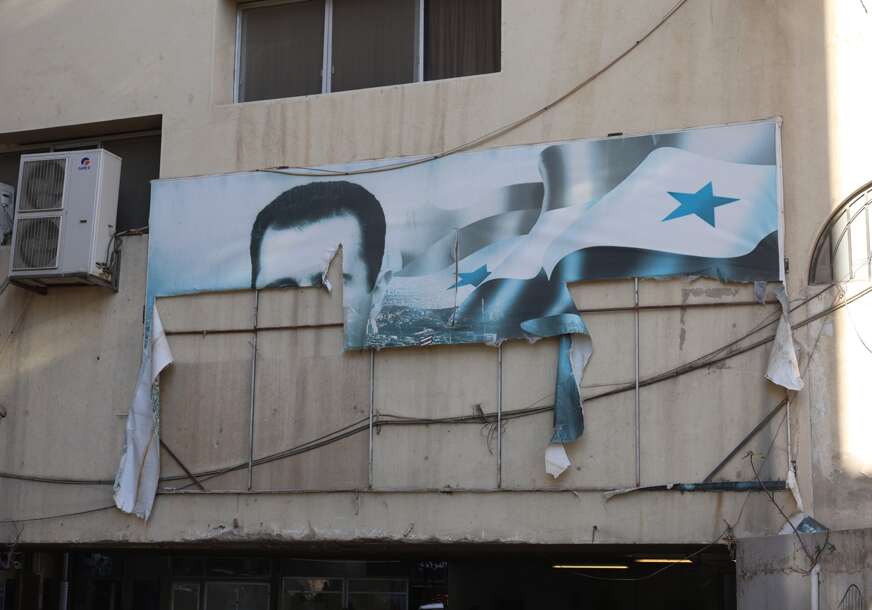 Pocijepani plakat Bašara al Asada