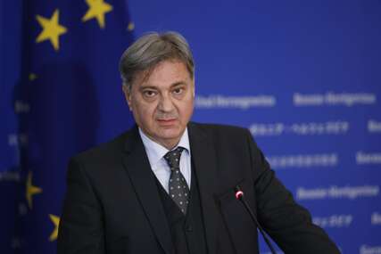 "SNSD vodi u DUŽNIČKO ROPSTVO" Zvizdić upozorava na bankrot Republike Srpske