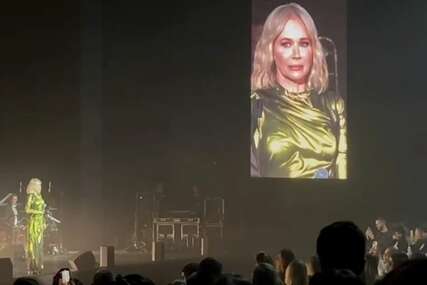 (VIDEO) OBLINE SE OCRTALE ISPOD MOKRE HALJINE Jelena Rozga pred koncert primila infuziju, pjevačica se rasplakala