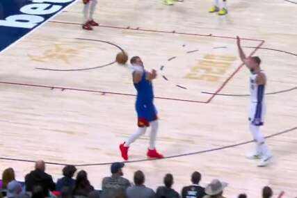 (VIDEO) NBA U ČUDU ZBOG SRBINA Jokić pogodio sa svoje polovine uz zvuk sirene, koš karijere najboljeg na svijetu
