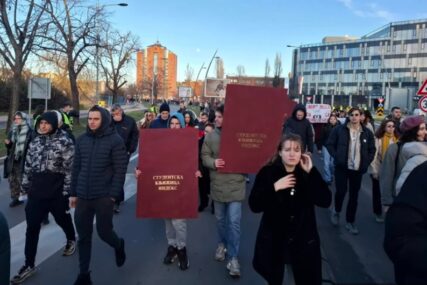 PROTESTI ISPRED BIA U Beogradu studenti i građani blokirali Ruzveltovu ulicu 
