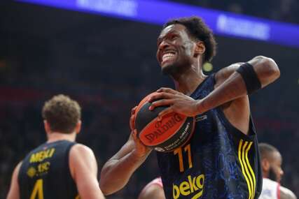 Hejs Dejvis srušio Parižane: Fenerbahče u triler završnici upisao bitan trijumf