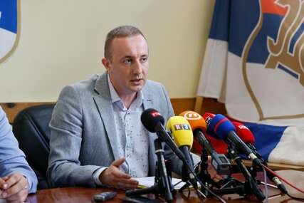 “Oni imaju rezervne stanove i vile po Dedinju i Beogradu na vodi” Bodiroga prozvao vlast da zbog LIČNIH INTERESA stavlja na kocku Republiku Srpsku