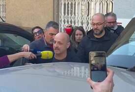 (VIDEO) "Zašto u marici ne postoji pojas za putnike? Mile Kekin objavio pjesmu o svom privođenju