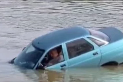 (UZNEMIRUJUĆI VIDEO) Komšija ostao živ, a on se UTOPIO: Blagoje mislio da je autom UBIO KOMŠIJU, pa uletio u Savu da sebi presudi, što je nažalost i uspio