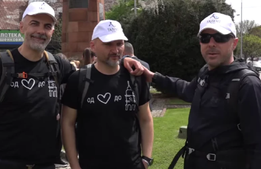 (VIDEO) Imaju 3 važna cilja: Trojac se uputio PJEŠKE DO KRFA, a razlog je i više nego human