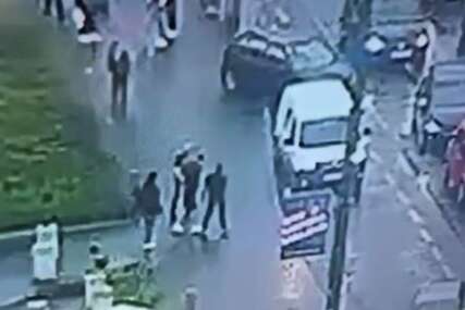 MAKLJAŽA NASRED ULICE Nakon manjeg udesa u Sarajevu, vozači se potukli zbog materijalne štete
