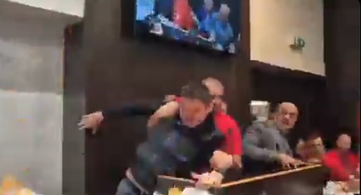 Tuča poslanika i opozicije