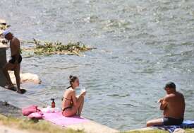(VIDEO, FOTO) Ljeto je počelo: Banjalučani pohrlili na plaže, najhrabrijima Vrbas u junu nije hladan