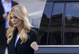 (FOTO) Cijeli  stajling je u stilu Barbike: Ivanka Tramp BLISTA U MINIĆU, za vjenčanje vijeka obukla haljinu kultne modne kuće