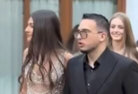 (FOTO) Maturantkinja sa NAJKRAĆOM HALJINOM: Dok su je jedni podržavali, drugi su bili zgroženi "Kič, šund i neukus"